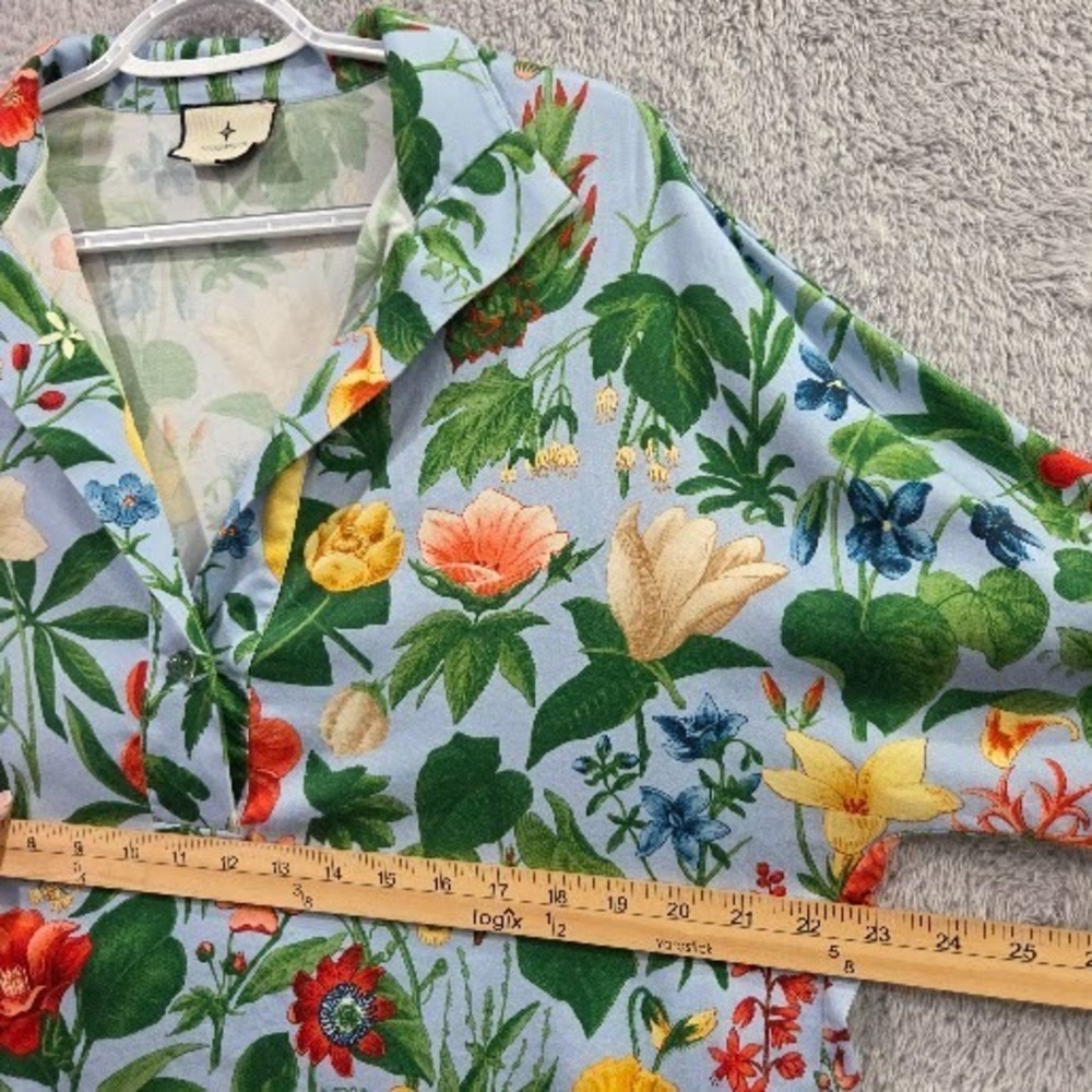 Tuckernuck Blue Floral Garden Top Medium Cotton Stretch 3/4 Sleeve VNeck Popover - Picture 7 of 12